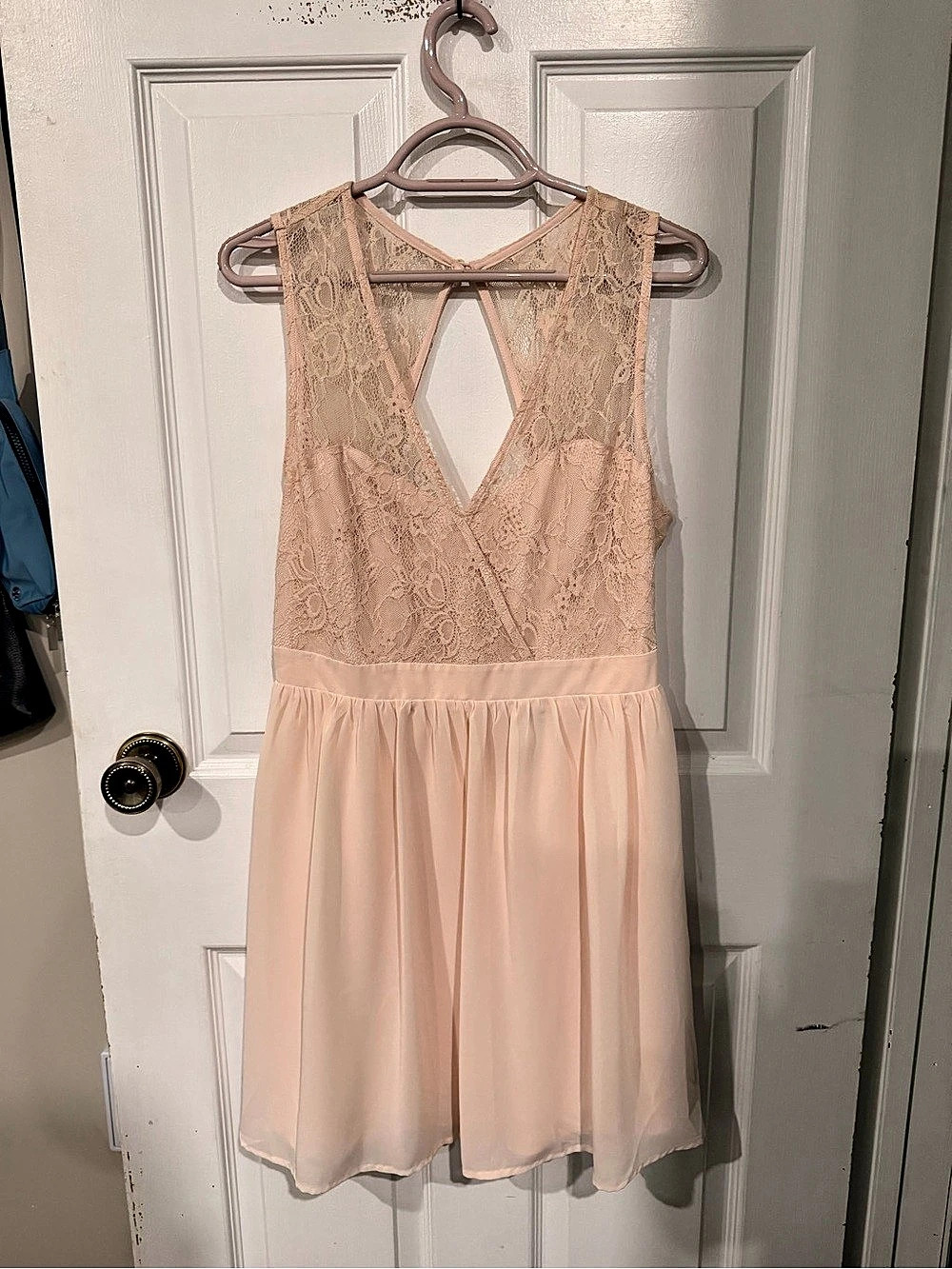 FOREVER 21 Lace Mini Dress in Pink Size M Like New